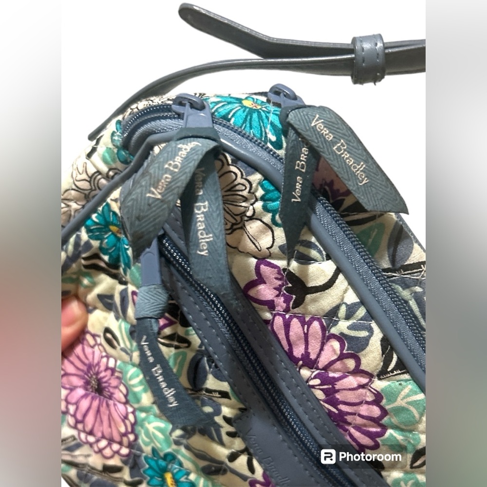 Vera Bradley Crossbody NEEDS TO BE WASHED - Picture 5 of 16